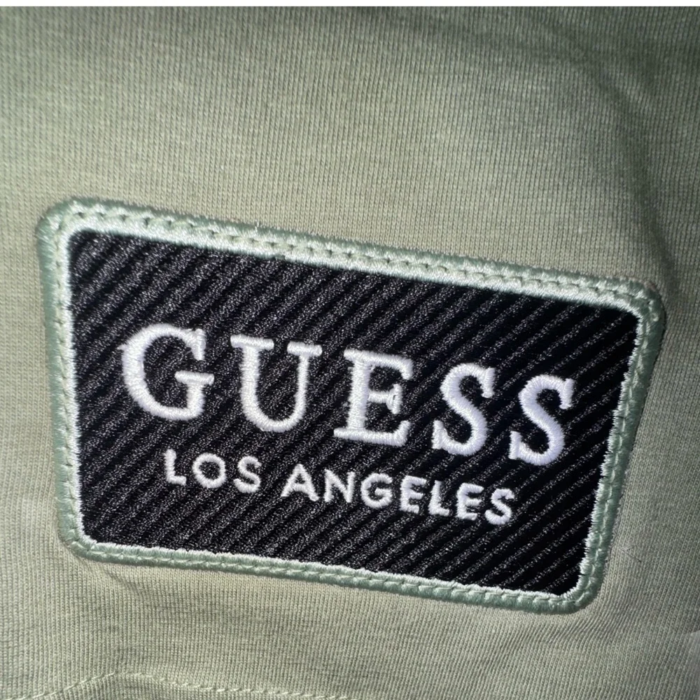 *NWT* Guess Los Angeles Men’s (or Unisex) T-Shirt - Picture 2 of 5